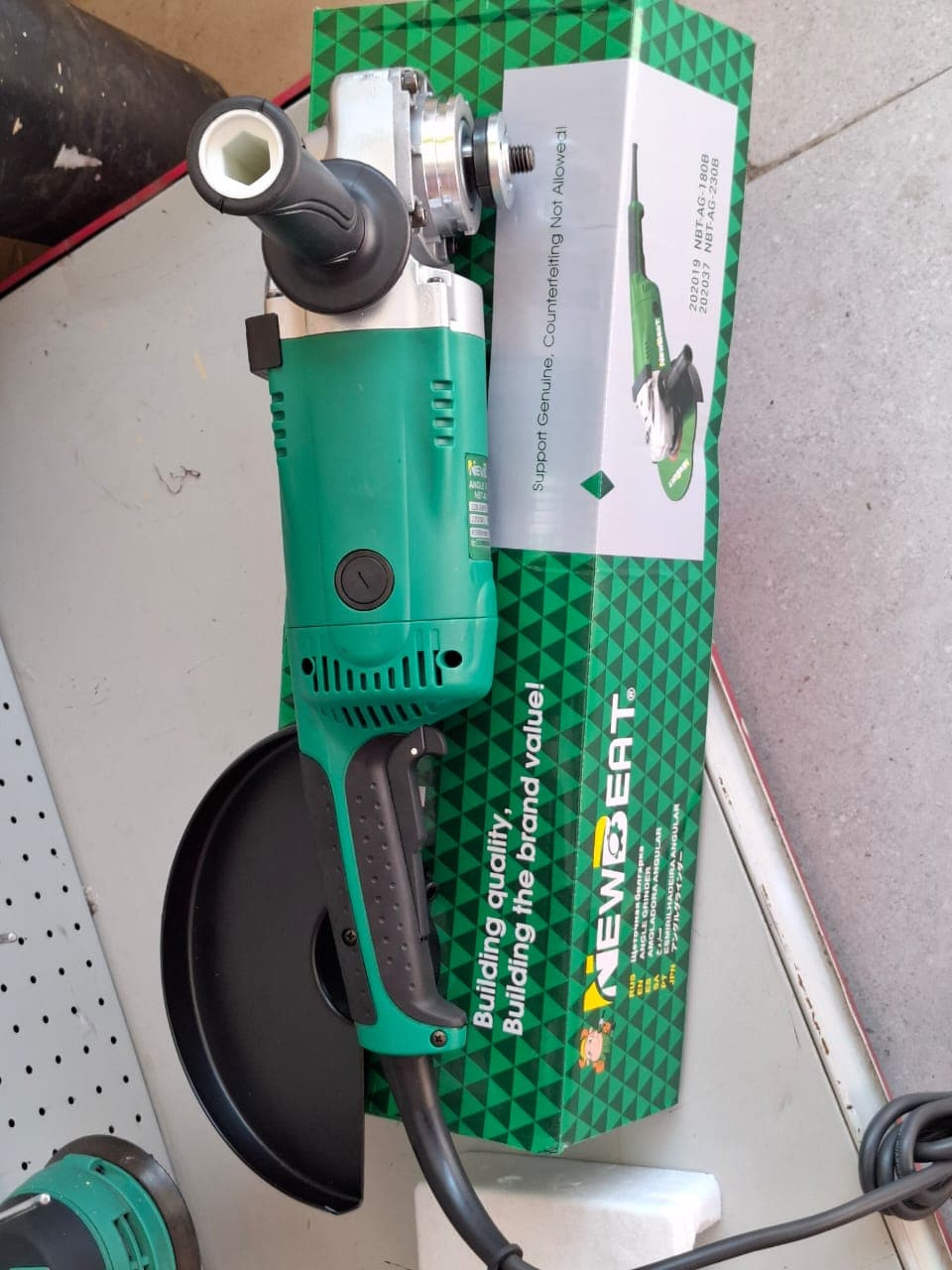 Newbeat 9-Inch Angle Grinder